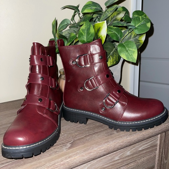 SO Shoes - Woman’s SO faux leather combat boot ( NEVER WORN )